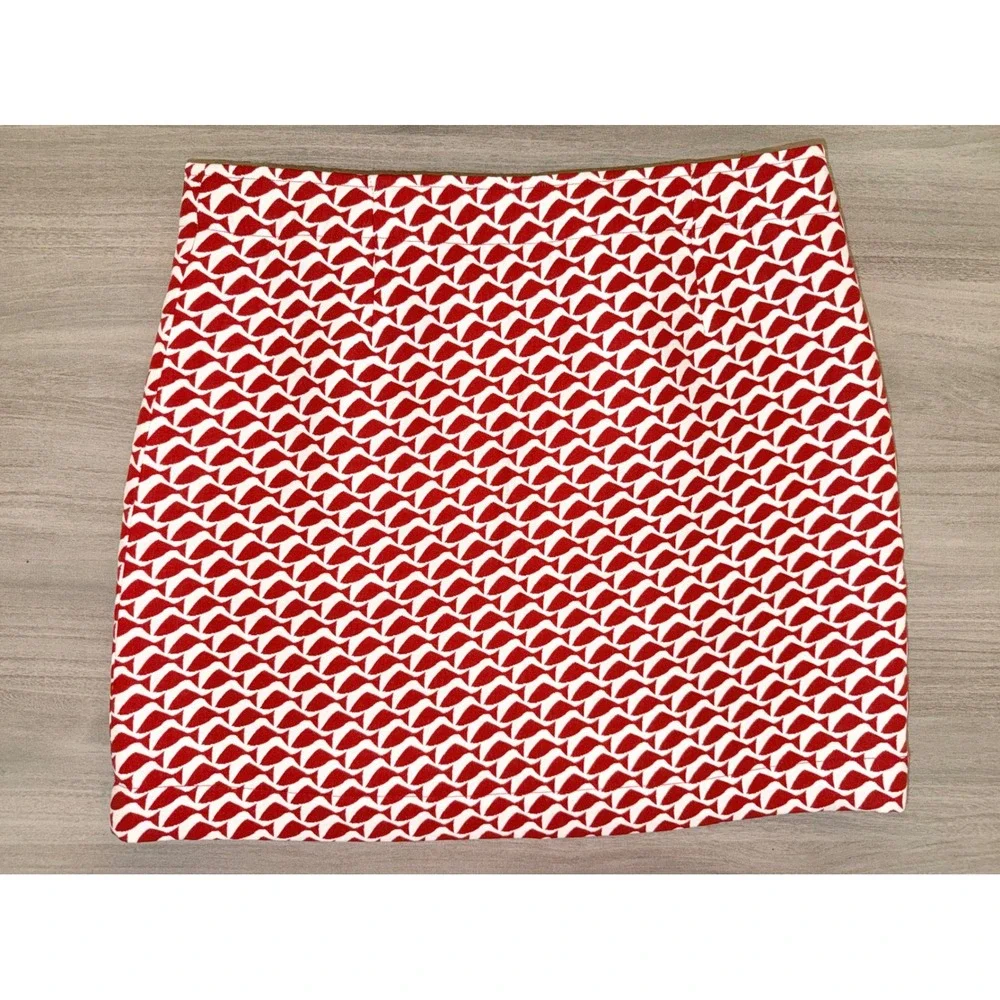 R1 Vineyard Vines Womens Skirt Size 4 Red White Fish Pattern Button‎ Nautical